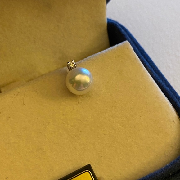 Beautiful Mikimoto Pearls with Diamonds 6 x 6.5mm - Picture 6 of 7